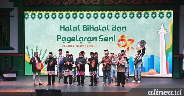 Mahfud MD dan Ketua MA baca puisi di halalbihalal IKA&nbsp;UII