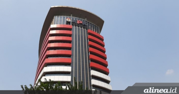 Buru Eddy Hiariej dan Bupati Sidoarjo, usaha KPK lepas dari rezim&nbsp;Jokowi