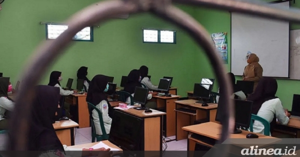 Cerita para guru yang “tercekik” beban administrasi Merdeka Belajar