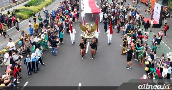 Bendera Merah Putih membentang sepanjang 300 meter di Kirab Pancasila&nbsp;2024